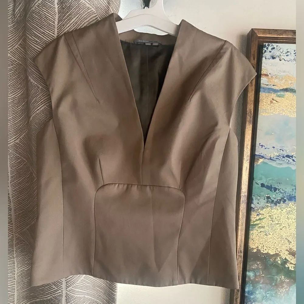 Bill Blass New York Top Woman Sz 10 Mocha Sleeveless structured Lined